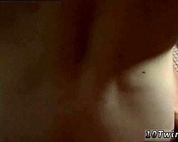 गे यंग गाय बाथरूम बेयरबैक एक्शन