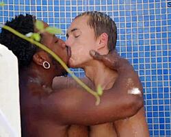 Стаксус јебе мог невино дечко на отвореном са великим црним курцем