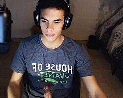 Ma compil éjac webcam avec bite monstrueuse rasée en solo