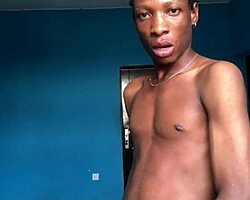 Cowok twink horny ngidam kontol ebony mentah