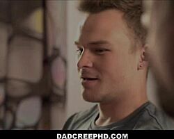 मेरा स्टीपडैड, मसल हंक, ने मुझे जोर से चोदा