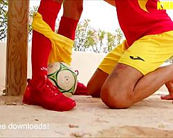 Poprvé šukám s mým perverzním fotbalovým kámošem, sakra horké