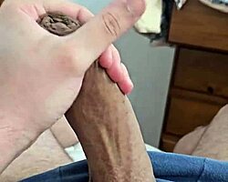 ये 18+ ब्राजीलियन लड़का दिखाता है अपना विशाल लंड, सोलो एक्शन इतना हॉट