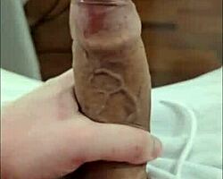 Супер бразилски твинк соло в горещо действие