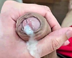 Novinho Hetero Caught on Camera in Steamy Solo Moment Online