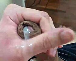 ब्राजीलियन ट्विंक पड़ोसी ने सोलो लस्ट के साथ जंगली मस्ती की