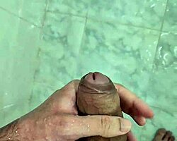 Brazilian Twink Batendo Punheta no Banho with Sexy Homemade Fetish Vibes