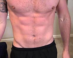 Rawfuckboys - Kaslı erkek Logan Carter dev aletini okşuyor