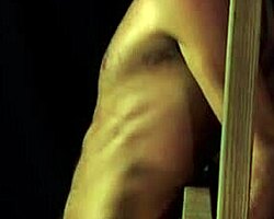 핏한 트윙크 노예 묶여서 하드코어 돔 대디에게 사용됨! 😈