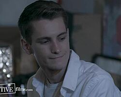 हे, देखो कन्फ्लिक्टेड क्रिश्चियन ट्विंक ट्रेवर हैरिस की पहली रफ गे सेक्स ओल्डर पियर्स पेरिस के साथ