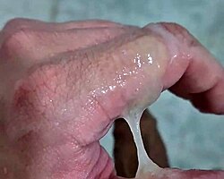 拉丁小鲜肉自制浴室软调情秀超诱人