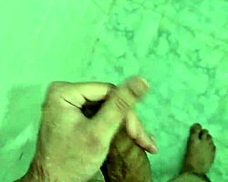 Wow, check this CUTE LATINO solo in the shower!