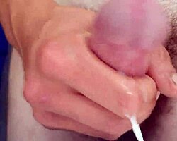 Oi, budak comel, kantoi tengah lancap, nak join aku lagi?