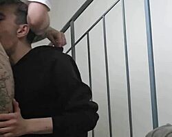 मैंने इस गाय को जर्क ऑफ करते देखा और सोचा, क्यों ना ब्लोजॉब और अस फकिंग के लिए जंप इन करूं? 😏