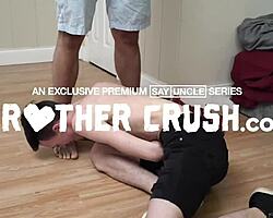 Latin Leche přivádí sexy twink kluky do hardcore kamery s obřími kusy a syrovým výpraskem pro ultimátní výstřiky