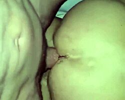 Wrobiony w podwójną penetrację z kumplami od siatkówki przy glory hole