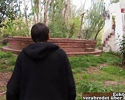 جندي نحيف مثلي 18+ ينيك طالب في الغابة