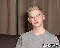 Hey, sarışın twink Alex Silvers'ı sohbet edip mastürbasyon yaparken izle