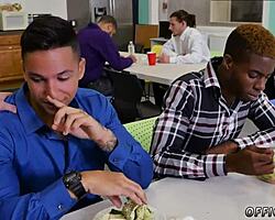 Minets asiatiques 18+ défoncent en groupe au bureau