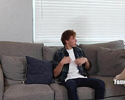 स्टेप फादर ने ट्विंक्स को सीक्रेट में मुठ मारते पकड़ा