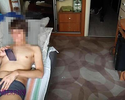 Aku Merasa Gak Berdaya Pas Pencuri Ikat Aku Kencang. Cowok Seksi Itu Berjuang Lepas!