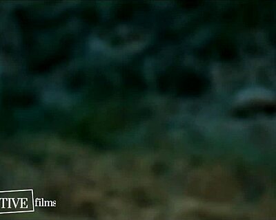 Gej avtoštopar pobran in pofukan za prevoz domov od mišičastega frajerja