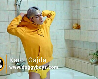 Karol Gajda’s bathroom ass play with doggystyle jerk off