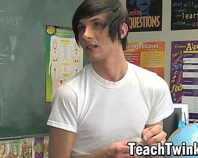 Twink Aidan Chase dan Dayn Murphy Ngewe Anal Keras di Kelas