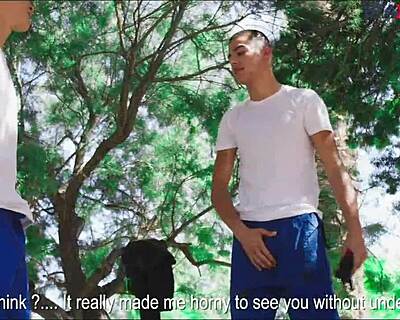 Colegas de Staxus se ponen salvajes con follada hardcore al aire libre, turnándose para dar duro