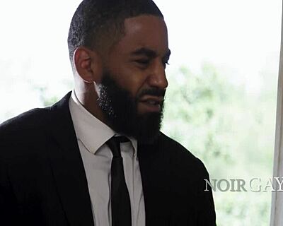 Королевская особа раскрыта как гей в горячем чёрном анале