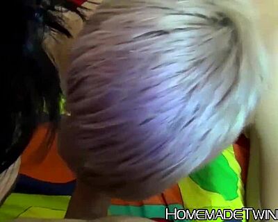 Házilag orgia három aranyos twinkkel, akik minden pillanatot imádnak