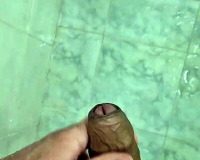 Brazilian Twink Batendo Punheta no Banho with Sexy Homemade Fetish Vibes