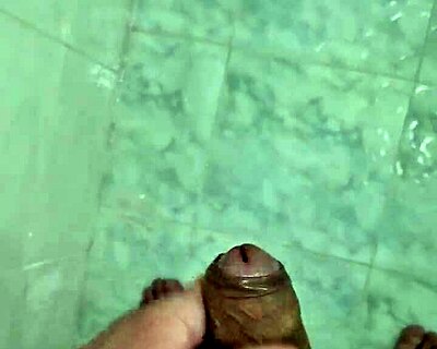 Brazilian Twink Batendo Punheta no Banho with Sexy Homemade Fetish Vibes