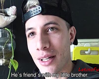 Bisexuele Latino hotties betrapt op bareback neuken op verborgen cam voor cash in openbaar POV