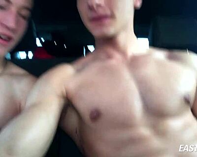 jared και casper μοιράζονται ιδιωτικό υπαίθριο γαμήσι χωρίς προφυλακτικό στο αμάξι