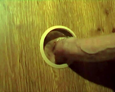 Kanos srácok vad gloryhole csoportos mókába merülnek