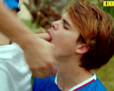 Bro de futebol ataca de novo o amigo passivo