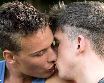 Yo, ayo ngewe bareback di camping ini!