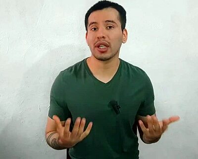 Joven Virgen Sucks 21cm Muscular Colleague in Office!