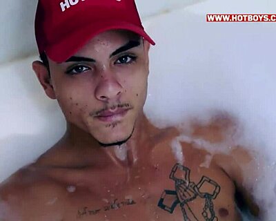 מזיין את הנוביניו הטעים באמבטיה בבית עם תשוקה