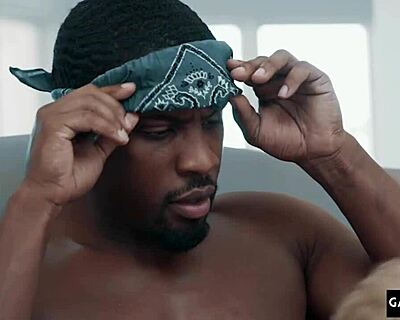 Prvýkrát s veľkým čiernym vtákom: drsná twink dobrodružstvo