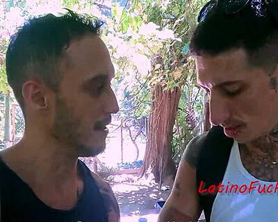 Machacando su leña latina con una follada salvaje en el bosque