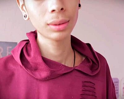 야, 내 큰 라티노 자지 쥐어짜며 네 몸에 걸쭉한 정액 뿌릴게