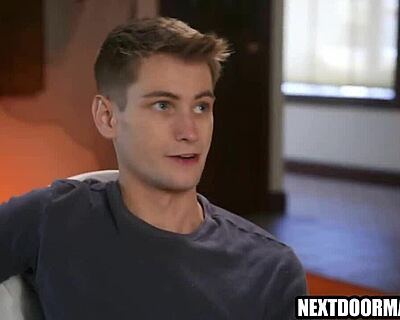 Halloween gay trojka se změní v divokou akci s kuřbami a bareback v grupě