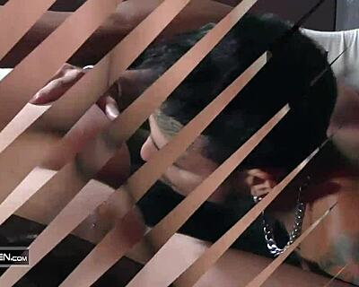 Χρόνια Πολλά σε μένα, ας κάνουμε όργιο με jock αδέρφια και παιχνίδια κυριαρχίας!