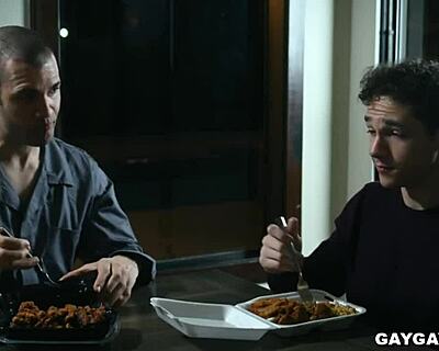 ראיין, אתה שם לב לכל פרט קטן בזמן שזיון בתחת מתחיל