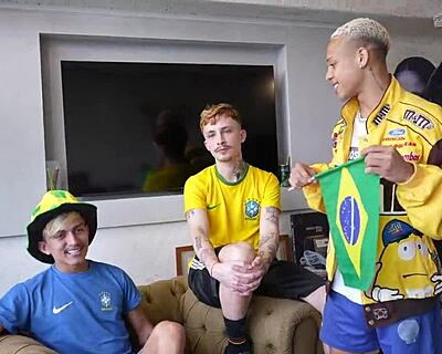 Cavolo, Kevin ed Ethan in un trio interrazziale senza preservativo, piegati a pecorina!