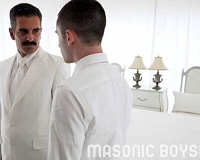 Masonicboys - chceš vidět toho krásného submisivního naplněného tlustým master ptákem?
