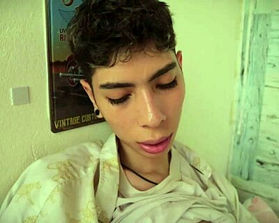 Onani Kontol Latino Besarku dengan Minyak Sampai Cum Tebal