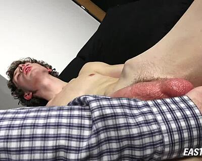 Voi jumala, katso tätä söpöä Igor Rusakovia villissä tšekkiläisessä casting-hieronnassa! Uskomaton!